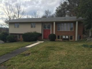 241 Royal Dr, Kingsport, TN 37663-3560