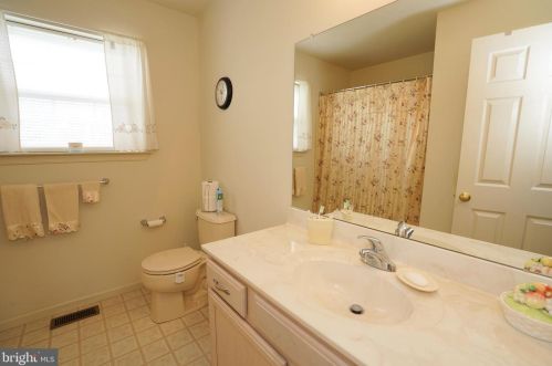 1941 Canyon Creek Rd, Gilbertsville PA  19525-7002 exterior