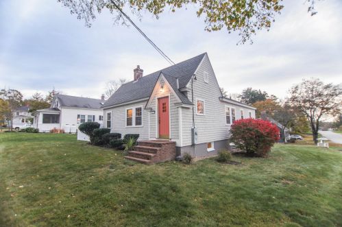 4 Chesley St, Dover, NH 03820-2721