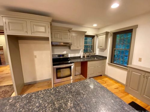 55 Shoddy Mill Rd, Manchester CT  06043-7817 exterior