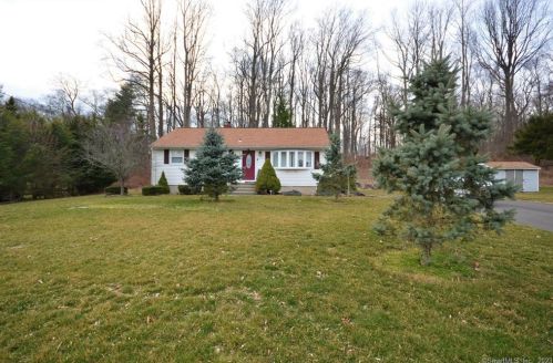 20 Country Ridge Dr, Huntington, CT 06484-3523