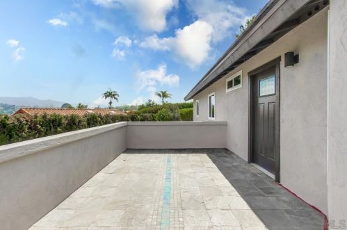 1201 Allea Ln, Vista, CA 92083-7165