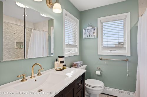 1600 Bch Blvd, Lacey NJ  08731-5031 exterior