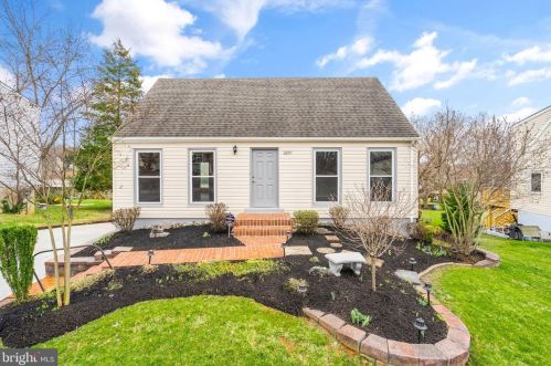 5297 Mansfield Ct, Woodbridge, VA 22193-4402