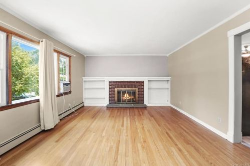 17 Widmer Rd, New Hamburg NY  12590-3019 exterior