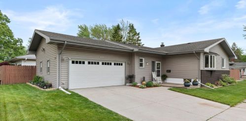 1800 Bluebird Ln, Hammond, IN 46321-3427