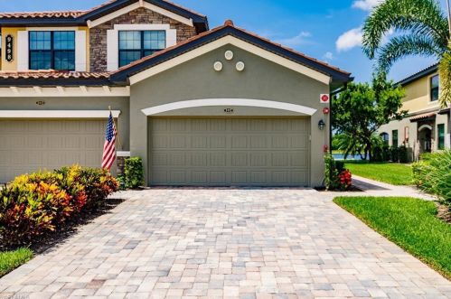 9498 Napoli Ln, Naples, FL 34113-7788