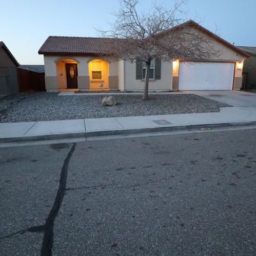 16572 Don Quijote Ln, Victorville, CA 92395-7817
