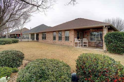 9404 Orangewood Trl, Denton TX  76207-8622 exterior