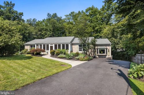 30 Vining Ln, Wilmington, DE 19807-3128