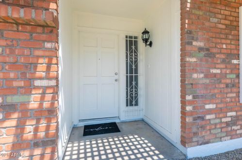 4618 Lindner Dr, Glendale, AZ 85308-3433