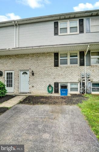 627 Fulton St, Hanover PA 17331-2723 exterior