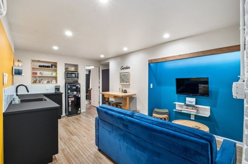 419 Carson St, Pittsburgh PA  15203-1019 exterior