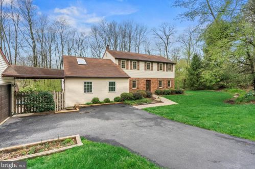 4 Stephen Dr, Glen Mills PA  19342-8803 exterior