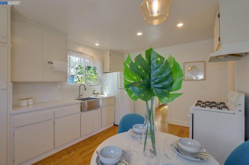 18448 Standish Ave, Hayward CA  94541-1323 exterior