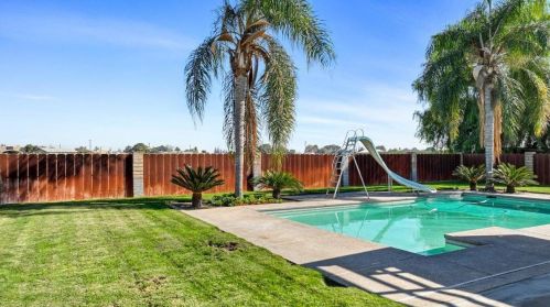 1812 Golf Rd, Turlock CA  95380-9746 exterior