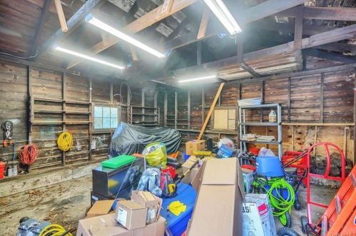 2 Riverside Dr, Airmont NY  10901-5703 exterior