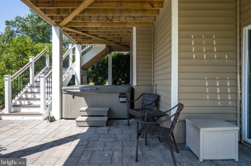 15909 Paynes Farm Dr, Haymarket VA  20169-8123 exterior