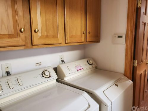 30 Coke Ave, Avenel NJ  07001-1913 exterior