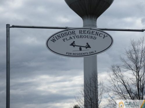 47 Garden View Ter, East Windsor NJ  08520-4658 exterior