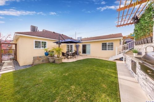 3041 Alabama St, Glendale CA 91214-2703 exterior