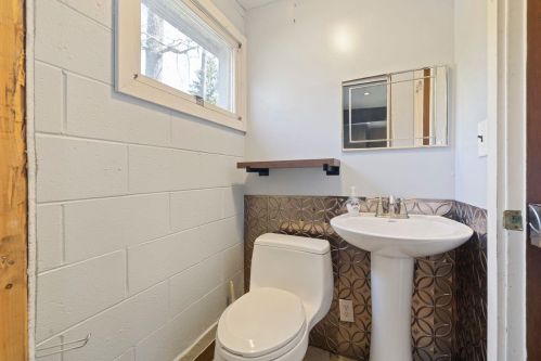 47 Great Pond Rd, Kingston NH  03848-3741 exterior