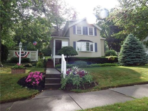 21 Maple St, Lyons, NY 14489-1015