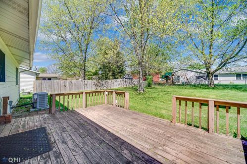 2302 Shaker Dr, Valpo IN  46383-3249 exterior