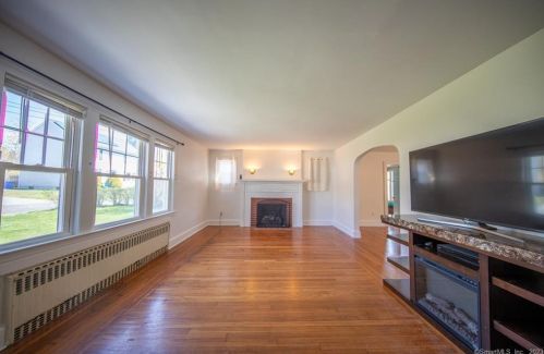 17 Wild Rose Pl, Waterford CT  06385-2328 exterior