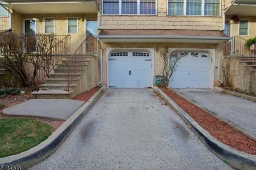 124 5th Ave, Roselle, NJ 07203-4005