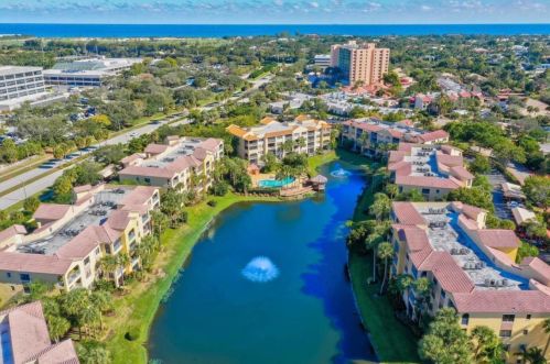 200 Uno Lago Dr, West Palm Beach, FL 33408-2667