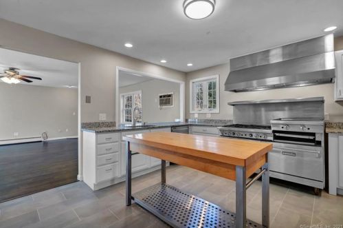 18 Four Mile River Rd, Lyme, CT 06371-1505