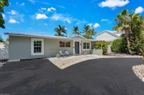 1271 12th St, Naples FL  34102-5225 exterior