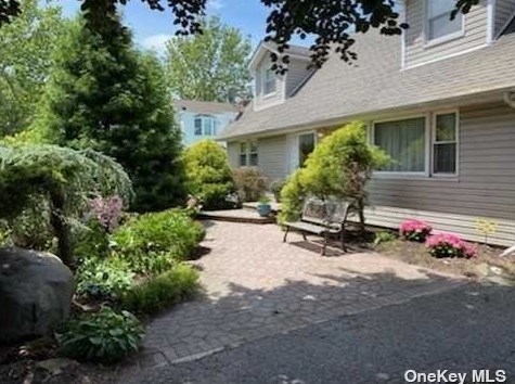59 Maplewood Rd, Huntington Station, NY 11746-3462