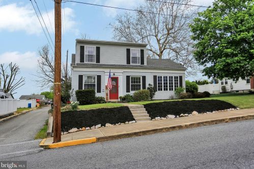 157 Chestnut St, Mount Wolf, PA 17347-7500