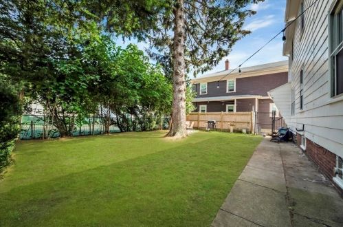 2 St, Peabody MA 01960-6121 exterior