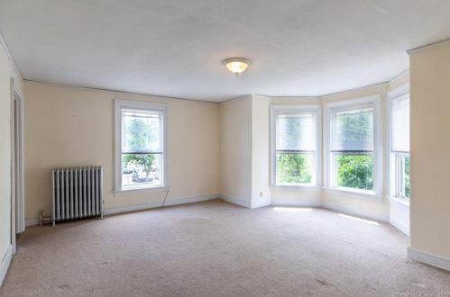 15 Park St, Manchester, CT 06040-5913