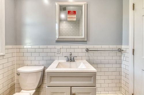 2381 Yorktown St, Rockville Centre NY  11572-1717 exterior