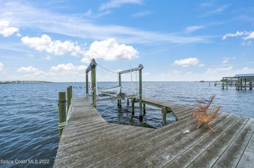 2915 Indian Riv Dr, Cocoa FL 32922-6607 exterior