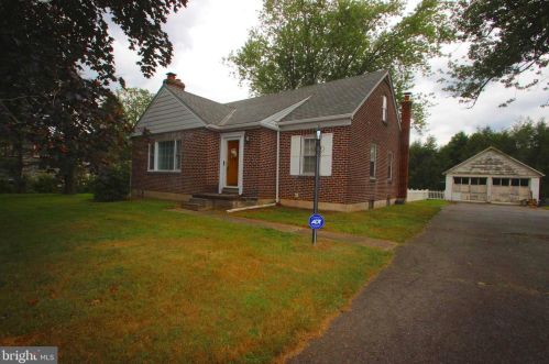 373 Concord Rd, Glen Mills PA  19342-1403 exterior