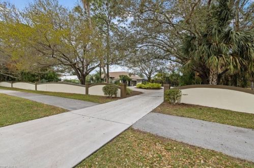 2291 Oakes Blvd, Naples FL  34119-1371 exterior