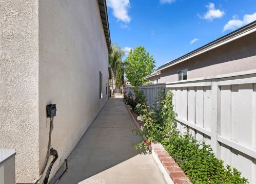 27560 Nellie Ct, Temecula CA  92591-2846 exterior