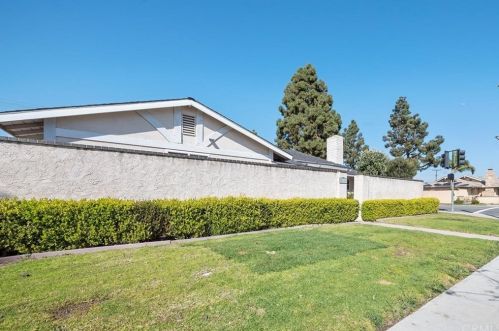 5281 Heil Ave, Huntington Beach, CA 92649-3612