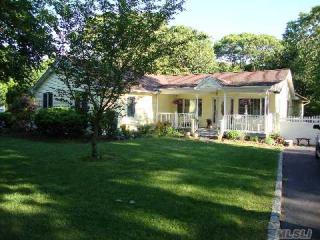 72 Hemlock St, Selden, NY 11784-1328