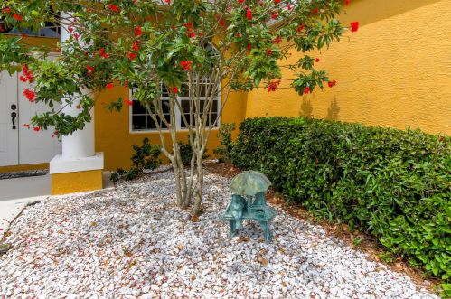 1741 Commerce Ave, Fort Pierce, FL 34953-1157