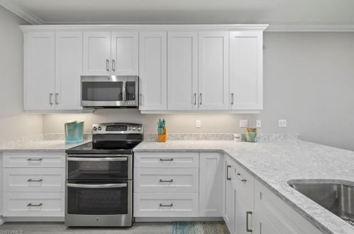 7698 Bristol Cir, Naples FL  34120-0697 exterior
