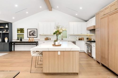 5465 Saloma Ave, Van Nuys CA  91411-3643 exterior