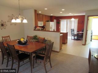 938 Ledgestone Dr, Saint Paul, MN 55115-6501