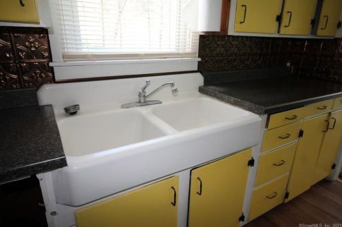 2071 Main St, Coventry CT  06238-2051 exterior