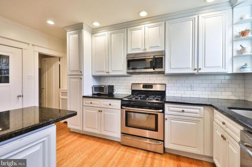 425 Gln Echo Rd, Philadelphia PA 19119-2915 exterior